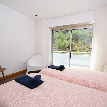 Comfortable Within Walking Distance Of The Bay Of S O Martinho * Salir de Porto