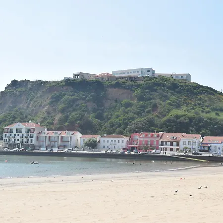 Comfortable Within Walking Distance Of The Bay Of S O Martinho Holiday home Salir de Porto