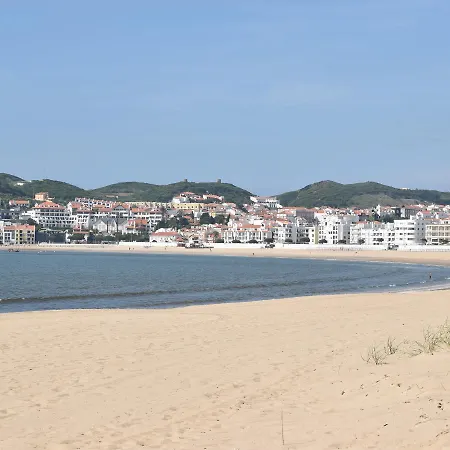 Comfortable Within Walking Distance Of The Bay Of S O Martinho *